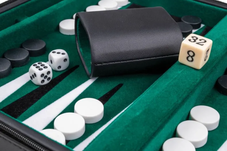 Backgammon - Magnetisch Reiskoffef Alonnisos met Handvat