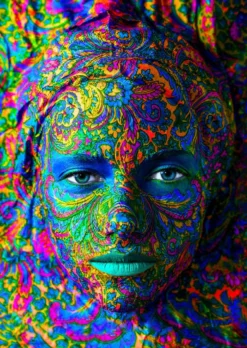 Woman with Color Art Makeup Puzzel (1000 stukjes)